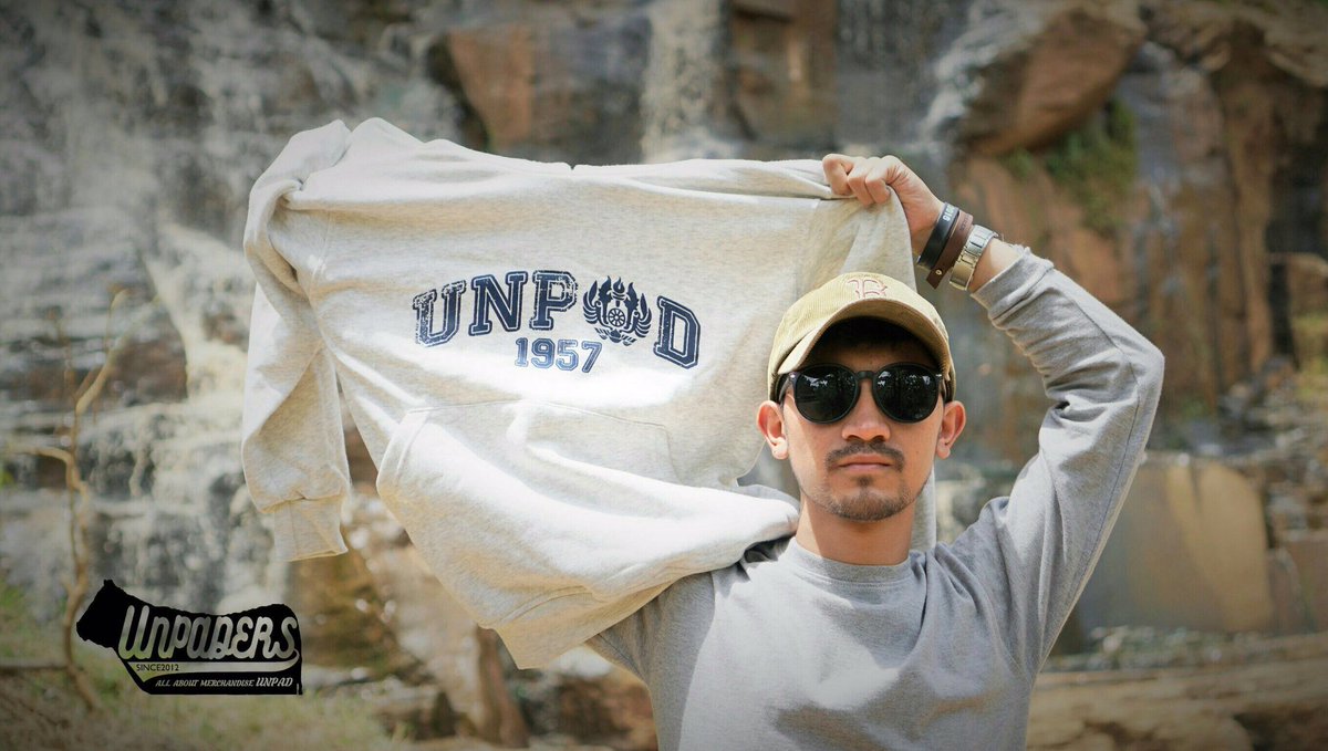 Code : Hoodie Misty "002"
.
Price : Rp.165.000
.
Contact: 
Line : @unpaders (pakai @)
Instagram : <a href="/unpaders_/">Oleh-oleh Khas UNPAD</a>