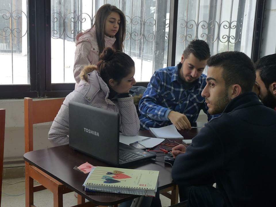 tishreen_scc's tweet image. #بعض_الورشات_السابقة_بالمركز
#مركز_المهارات_والتوجيه_المهني 
#مبادرة_الالكترونيات 😍
#Electronics_go 
#ورشة_مدخل_إلى_الالكترونيات