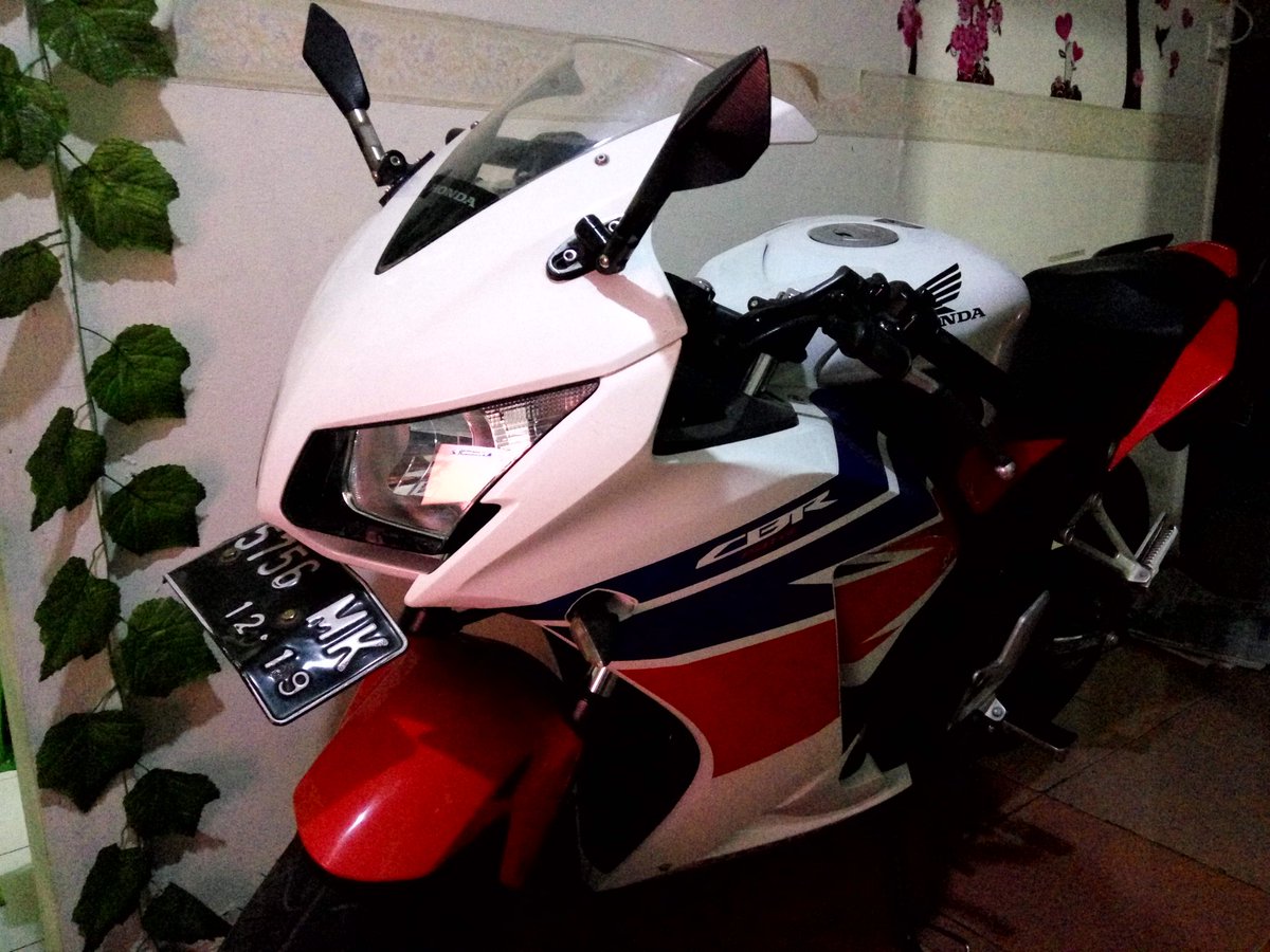 deadiki's tweet photo. FS: cbr150 th2014 akhr plat D bdg, 23jt nego call:085320520910 https://t.co/Z7bAZEBplX