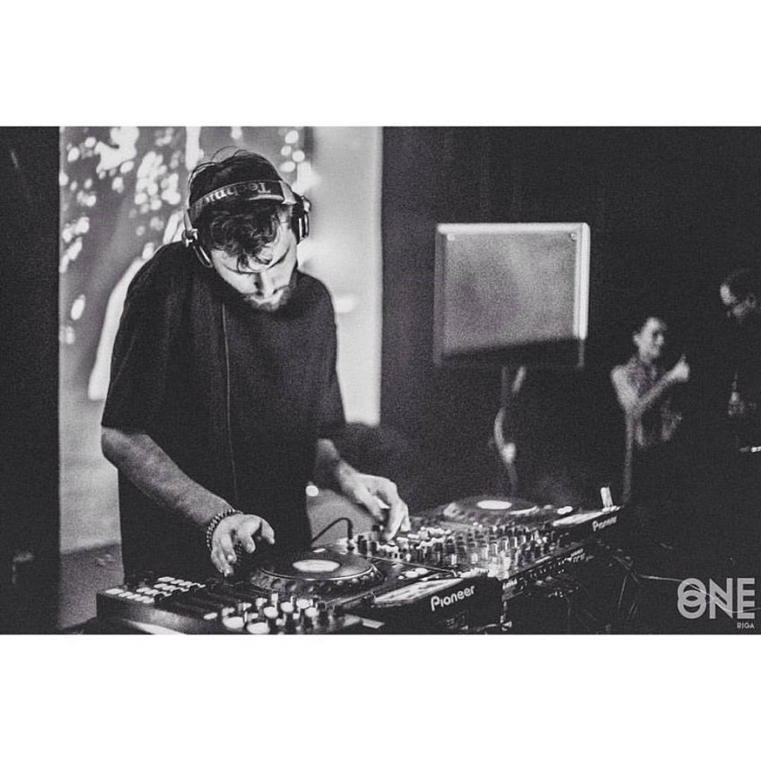 Микс дня: <a href="/Judzhen/">Eugene</a> записал пятый эпизод подкаста Taste My Burger
danceradio.lv/judzhen-zapisa…