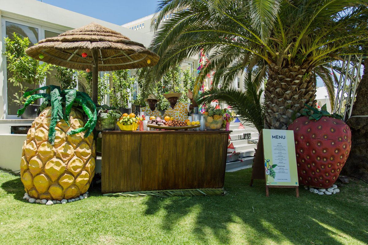 If you need us, we will be at this tropical cocktail bar! Just kidding, but we can't say we won't be dreaming about this tropical delight...