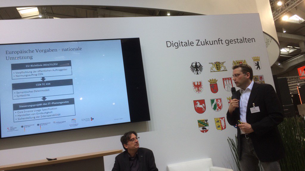 arneschneider's tweet image. Dr. Jörg Hofmann von der #KoSIT erläutert das Steuerungsprojekt zur #eRechnung.