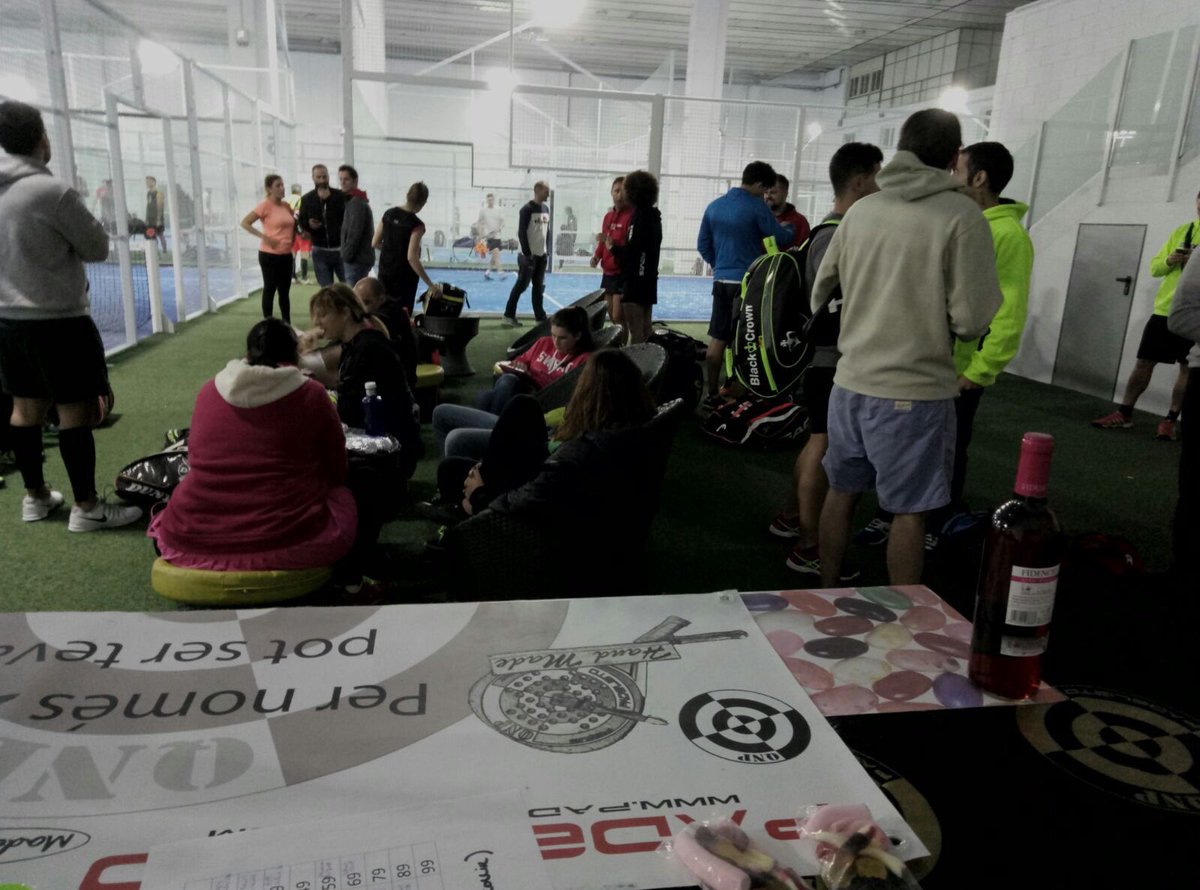 cadrobau's tweet photo. Recorda que a #padelisto sino tens parella, te la busquem. De padel... jejeje #qnp https://t.co/2WSn2FIYGT