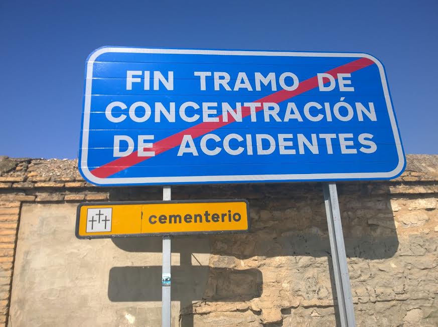guardiacivil's tweet photo. A veces la falta de tacto del azar te manda mensajes subliminales que podrían salvarte la vida

En carretera no te la juegues

#ViajeSeguro https://t.co/j975QIsdgH