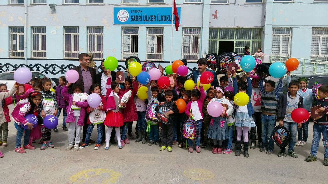 hayratyardimen's tweet photo. We provide stationery support to Batman Sabri Ülker Primary School within the scope of #TheyNeedEducation project. https://t.co/NIsgAXwPKG