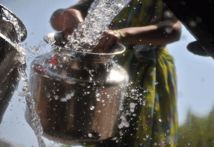 ConstrucReview's tweet photo. As #water shortage #Crisis looms here is how to save water in and around home https://t.co/anDHyxZwCk #WaterSourcesKe #watershortageAfrica https://t.co/vca2k9RpIp