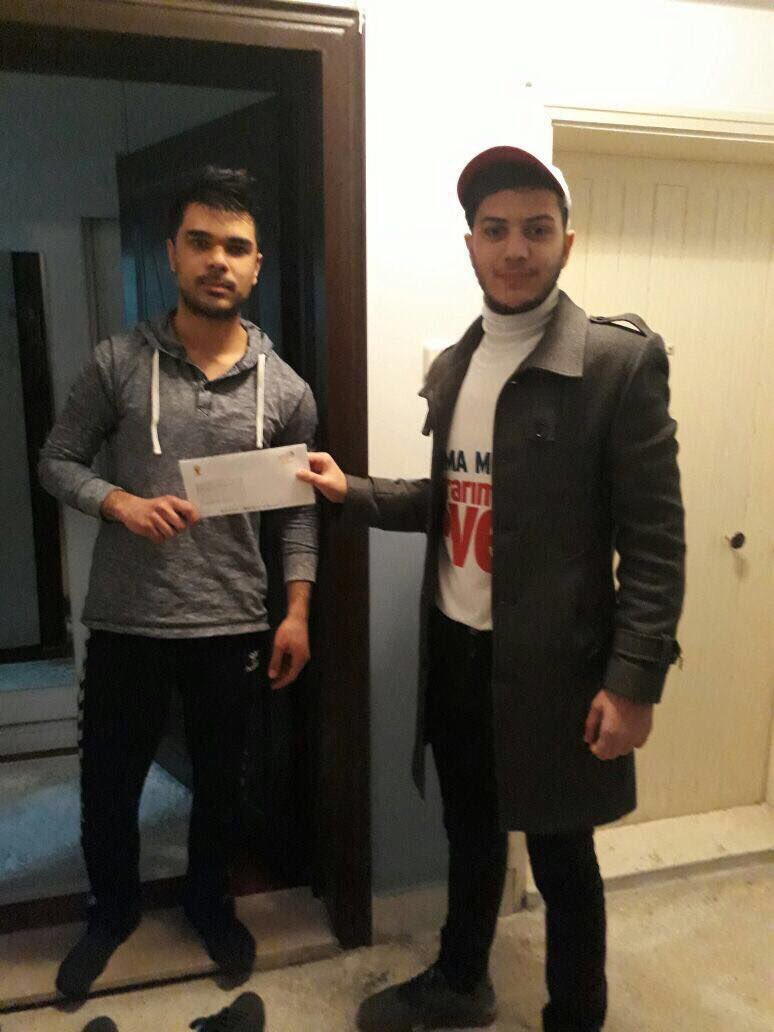 AKGenclikGM's tweet photo. Samsun teşkilatımız, Başbakanımızın genç seçmenlere özel yazdığı mektupları teslim etti. https://t.co/Rp57mbO8Mv