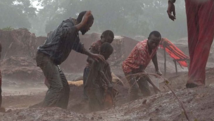 hellogreen_it's tweet photo. https://t.co/p68UT8rEKg il #cobalto per le batterie dei nostri #smartphone è spesso estratto da #bambini #schiavi in #congo https://t.co/spDqwwIaIB