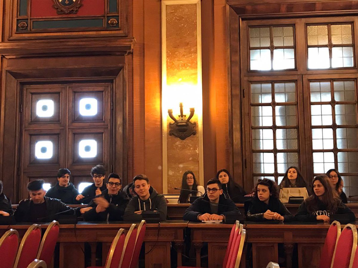 CanudoASOC1617's tweet photo. Depurazioniamoci ha portato il suo progetto e le sue idee anche alla Città Metropolitana di Bari! #asoc1617 #ODD #canudo #depurazioniamoci https://t.co/G9jwnGbLQ0