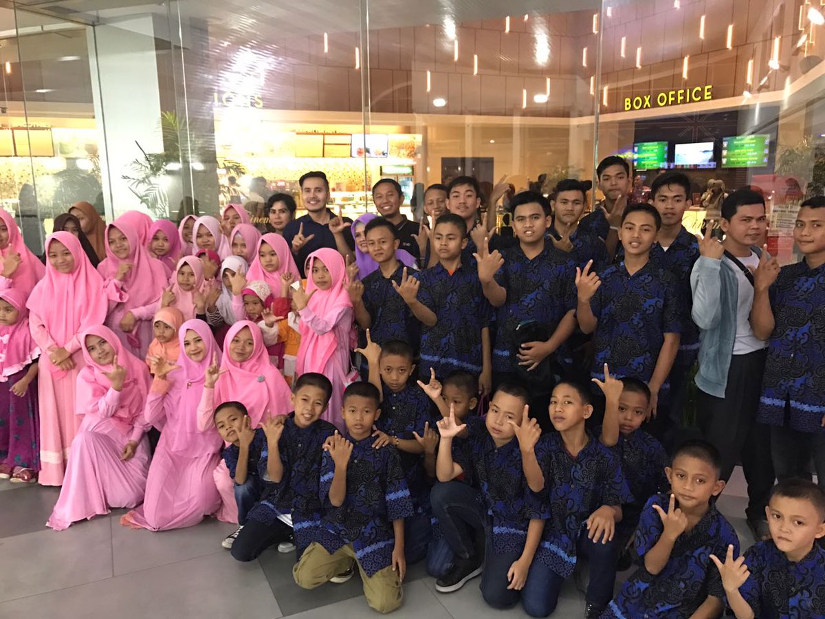 Nobar di Mall boemi kedaton Lampung, bersama 50 adik-adik Panti Peduli Harapan Bangsa <a href="/JJELampung/">JJELampung Community</a> <a href="/boemikedatonmal/">Mal Boemi Kedaton</a>