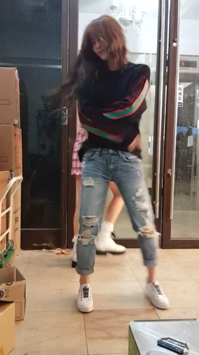 delgado2202's tweet photo. Son las mejores por eso y tantan cosas mas las adoro โคโคโคโค #Momo #Nayeon #TWICE #Once4ever https://t.co/eYzE9T1Ohj