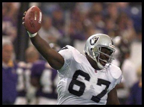 Happy birthday to former DT Russell Maryland, March 22, 1969. 