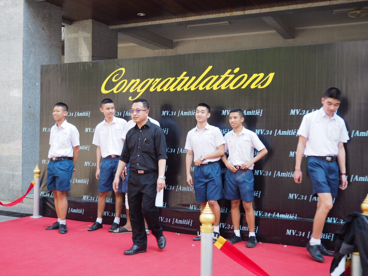 palmmonsicha's tweet photo. บอยแบนมาก55555 ถ่ายเสร็จตอนนั้น มาสเซอร์บอก ส่งมาให้ ม.ด้วยนะ พวกเธอคงมีวิธีส่งมานะ เอ่อ.. ค่ะๆๆ มาสเซอร์ #mv34 https://t.co/KeG8hOdoZa