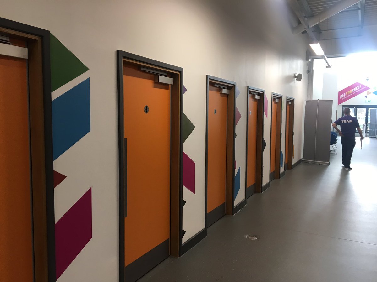 TheHiveYZ's tweet photo. Artwork continues to be fitted! Buzzinggggggg 🐝🐝🐝🐝🐝 https://t.co/LjTI5KWz8F