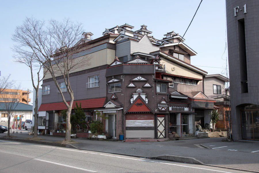 細胞の暴走!?キメラのようになってるユニークな家ｗ