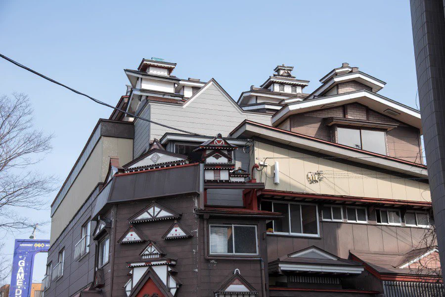 細胞の暴走!?キメラのようになってるユニークな家ｗ