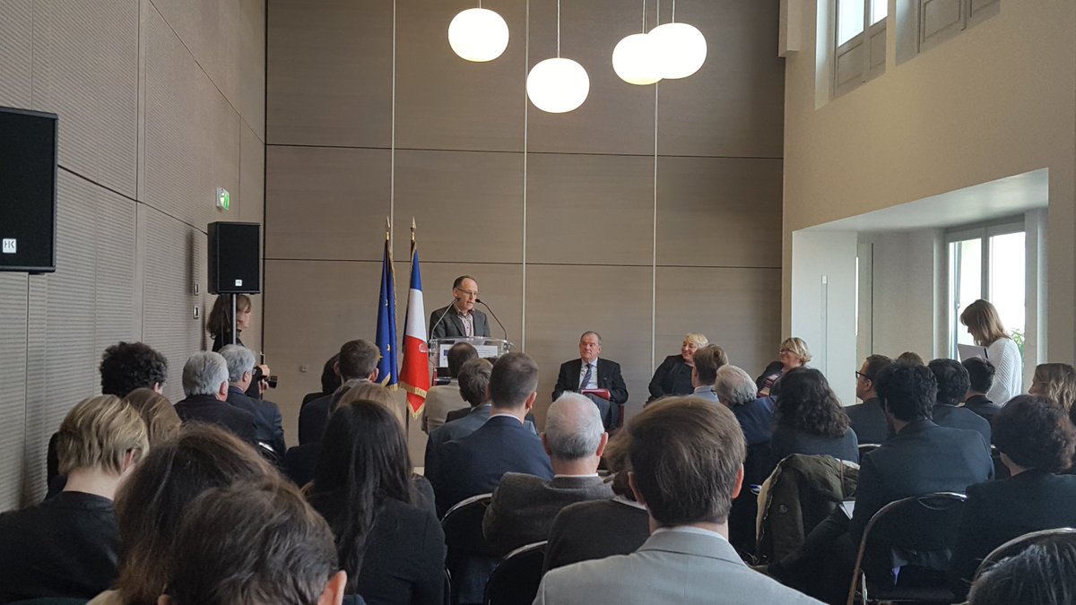 PlaneteGrise's tweet photo. Rapport @Joellehuillier: témoignages d'1 #relayeur, de @msa_actu et de l'ami Dominique Villa sur "respirez, soufflez" dt le JDD avait parlé https://t.co/FdH3Wy7Dlt