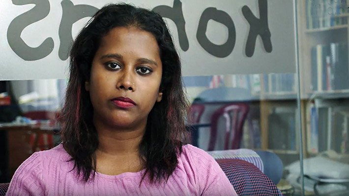 JDSLanka's tweet photo. JDS Sinhala: 'නෝ ෆයර් සෝන්' තිරගත කළ ලීනා හෙන්ඩ්රි දඩ ගසා නිදහස් කරයි #DefendLena @pusatkomas @Callum_Macrae https://t.co/G0VndcpFdd https://t.co/mhbOyhnPH7