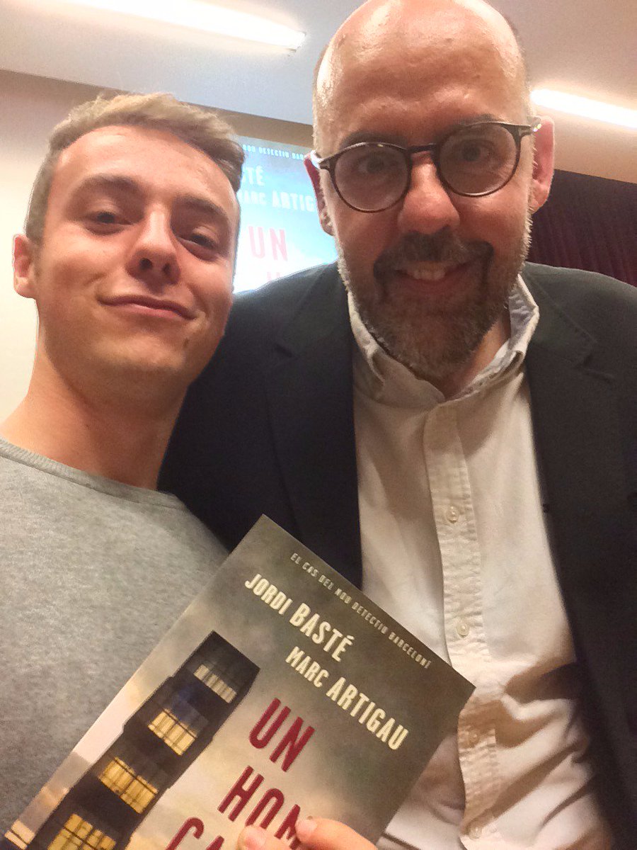 pblu_ray's tweet photo. Una de vi blanc, @jordibaste @martigau #unhomecau https://t.co/3wktFJiulf