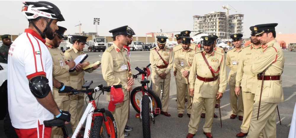 CNNBusinessAr's tweet photo. القائد العام لـ #شرطة_دبي يشهد إطلاق دوريات الدراجات الهوائية لفرق البحث والإنقاذ@EkhlasShadod https://t.co/WJxqhm2uhs