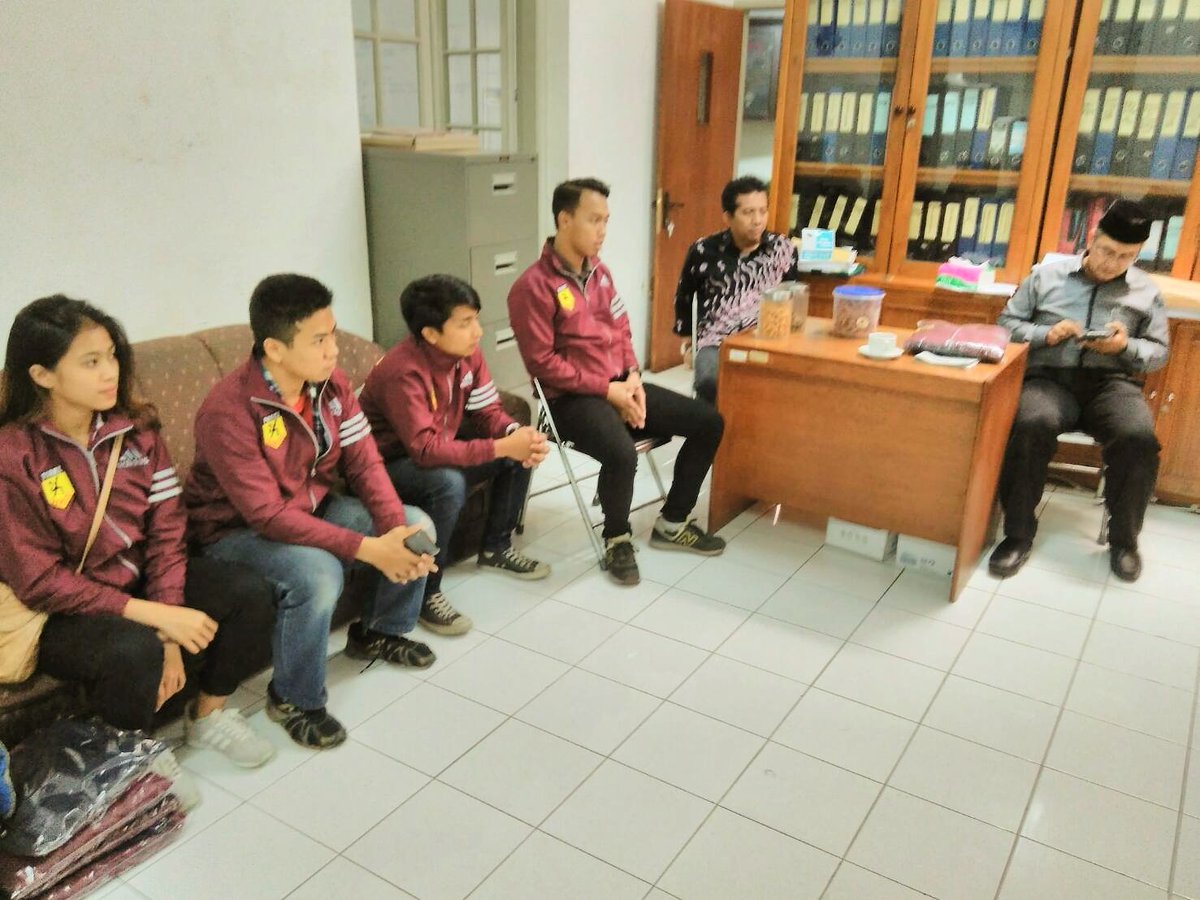 Pelepasan serta doa untuk mengikuti <a href="/semarcup/">Sebelas Maret Cup</a> oleh Kabag Kemahasiswaan dan WaRek III Unisba
Cc: @humasunisba <a href="/suaramahasiswa/">Pers Suara Mahasiswa</a> <a href="/BEM_UNISBA/">BEM UNISBA</a>