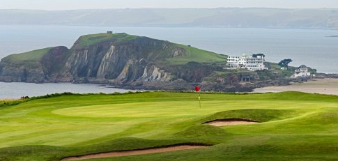 TorringsBarn's tweet photo. Glorious South Milton Sands. A stroll on the beach, lunch at the beach house cafe or a round of golf at Thurlestone golf club perhaps? https://t.co/2hfLP6O4ru