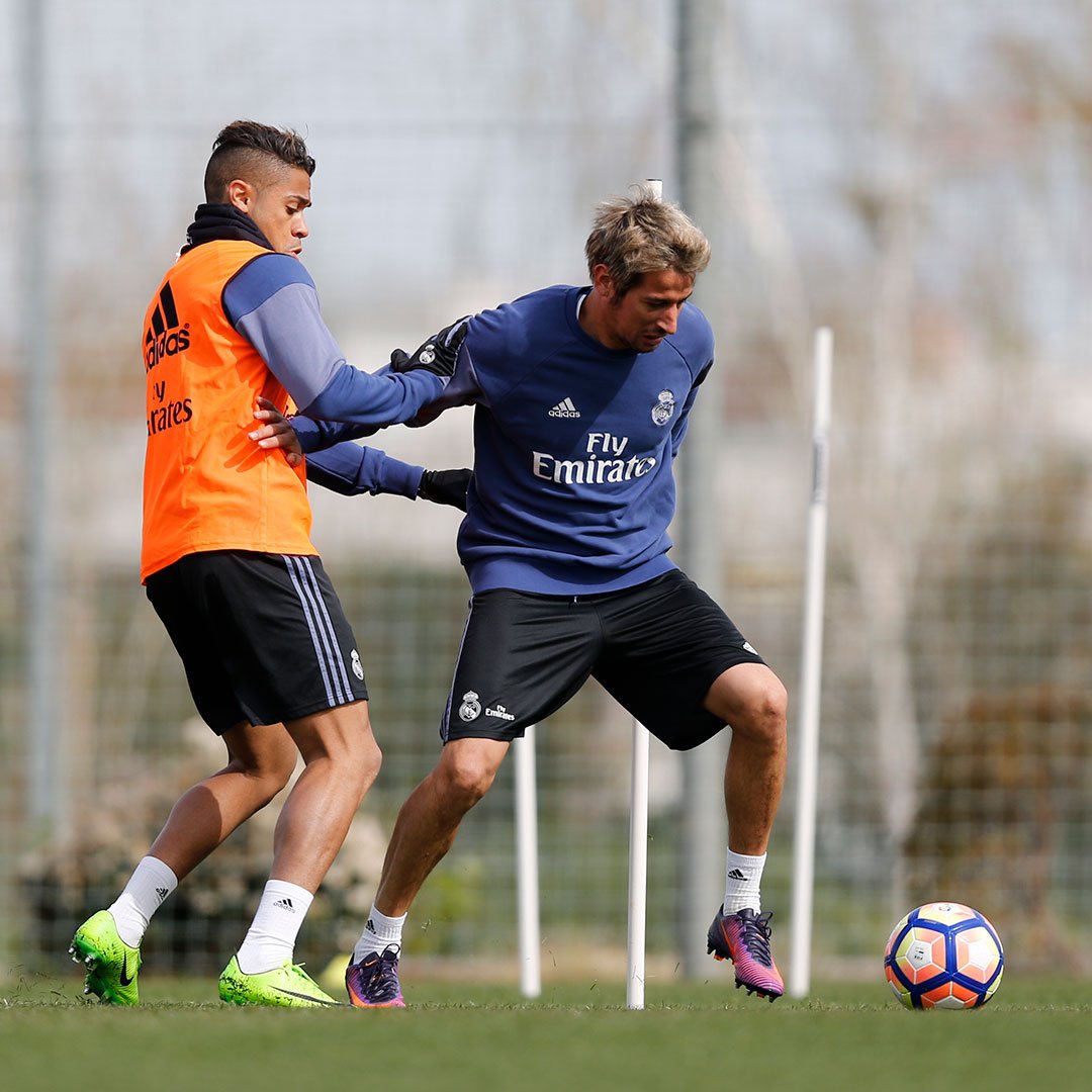 realmadriden's tweet photo. ⚽️🏃💪 #RMCity

🇪🇸 @KikoCasilla13 
🇫🇷 @Benzema 
🇪🇸 @Lucasvazquez91 
🇪🇸 @FebasAleix 
🇩🇴 @marianodiaz9 
🇵🇹 @Fabio_Coentrao https://t.co/VWkONcFRtm