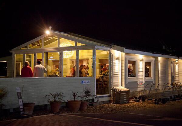 pbm_seaschool's tweet photo. Brilliant evening last night at the Harbour Sea School start of season quiz! @parkstonebay @southdeepcafe @TheBoatClub_  #Summer2017 https://t.co/IdFJXKp92i
