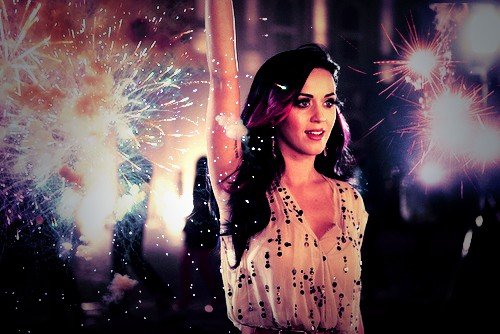 H05Mayuresh's tweet photo. #Vh1WomanCrushWednesday requesting to play on #katyperry---##firework... https://t.co/E27DgSOTcP