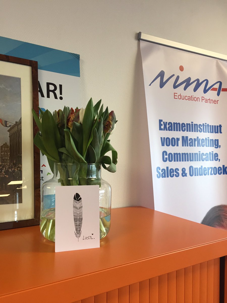 HowKnower's tweet photo. Nieuwe HenKie Iris bracht vandaag een gezellig bosje tulpen langs! #lief #lente #welkombijdehenkies https://t.co/ioSiUDJiCd