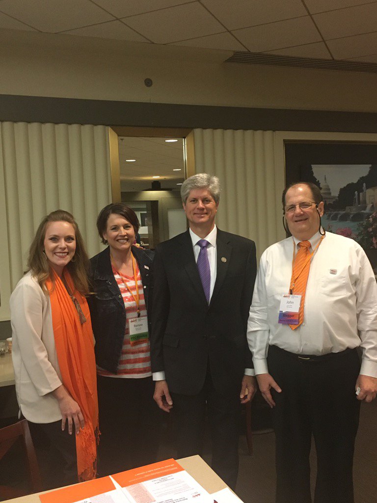 Pleasure to meet <a href="/JeffFortenberry/">Jeff Fortenberry</a> at #NEbreakfast this morning! #MSactivist