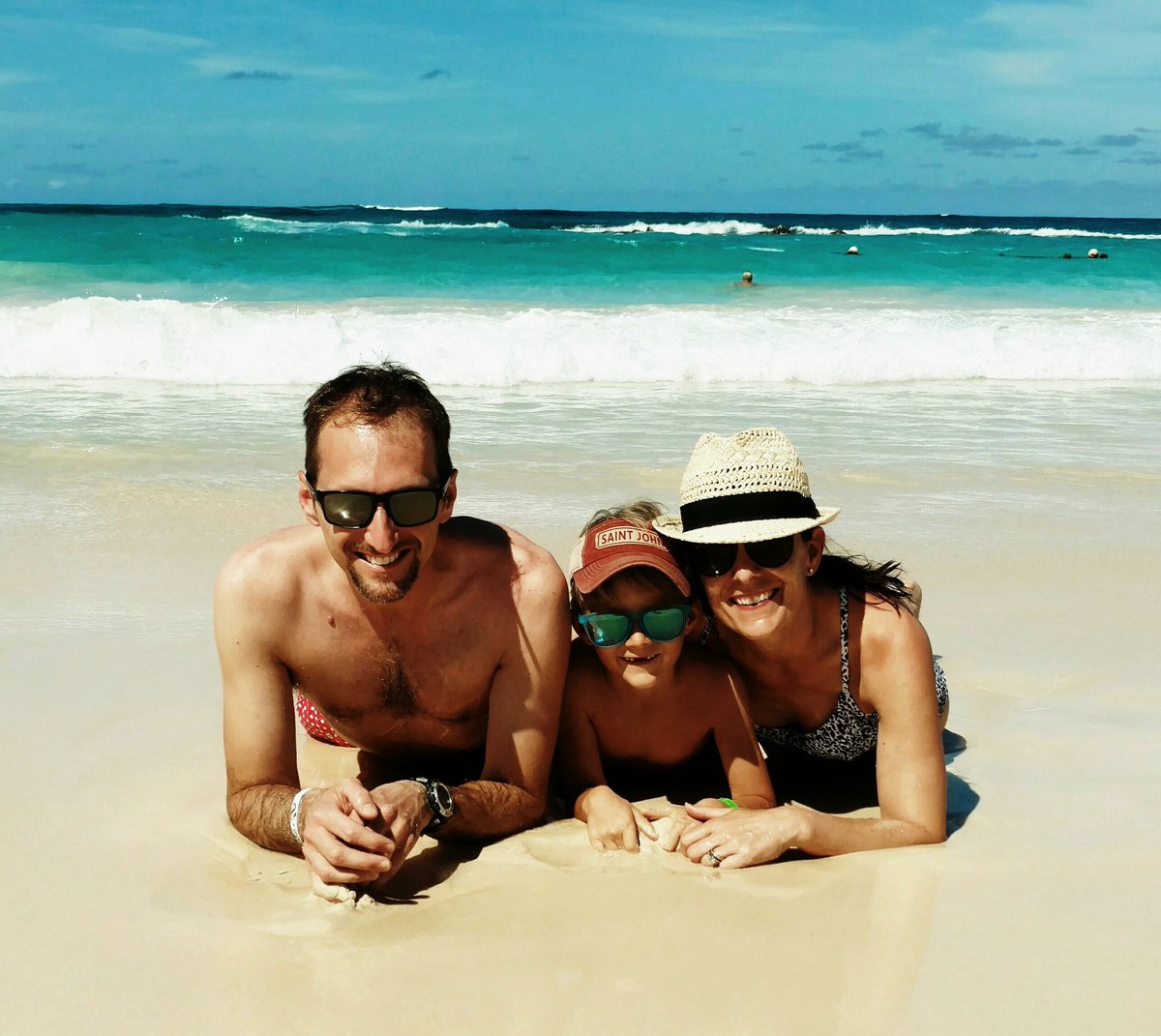 BertramKimberly's tweet photo. #DominicanRepublic #BeachChairBuddy 
Life is good https://t.co/zUQBpEffj9