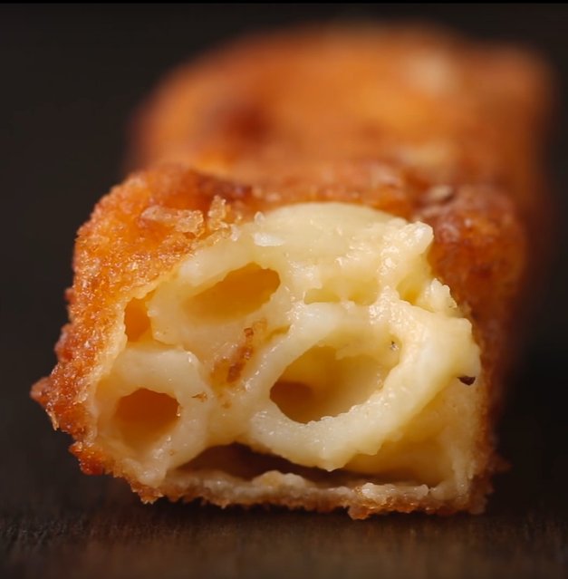 CliffTCM's tweet photo. Take your #macandcheese to the next level. Make them into sticks and fry'em with this #recipe https://t.co/AFG11fxLLe https://t.co/p7sTvf8ENj