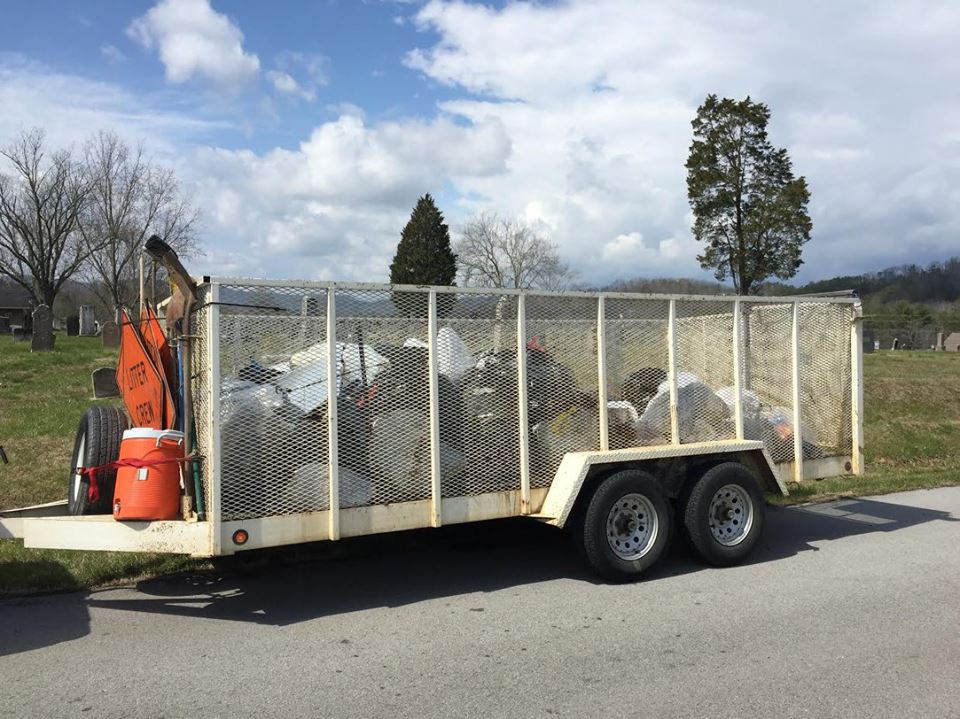 BeautifulBlount's tweet photo. Our volunteers cleaned up 2500+ pounds of trash in the Townsend area as a part of our last cleanup! #bcgac #trash #litter https://t.co/GbQoCM9Gf1