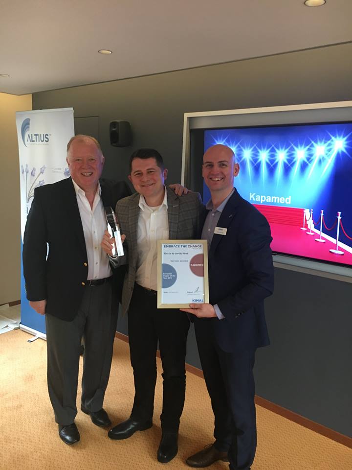 Kapamed1's tweet photo. Am fost desemnati "European Dealer of Year 2017" și " Altius Achievement Award 2017" de catre #KIMALplc la #37thISICEM, Brussels. https://t.co/KvBD6kk0uc