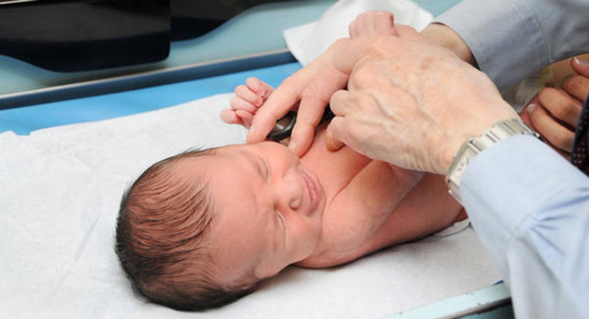 Gradúan médicos exprés para atender a niños y a recién nacidos bit.ly/2nAEA0a