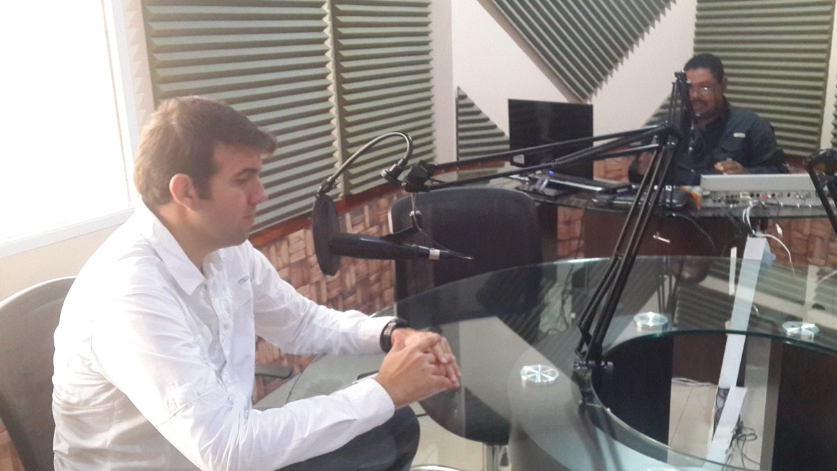 Adguarico's tweet photo. Dip @prospericarlos: Mientras Maduro envía cajas de Clap a Perú nuestro pueblo come de la basura.

Ambiente 96.1FM en #ValleDeLaPascua https://t.co/4GlfwXr9no