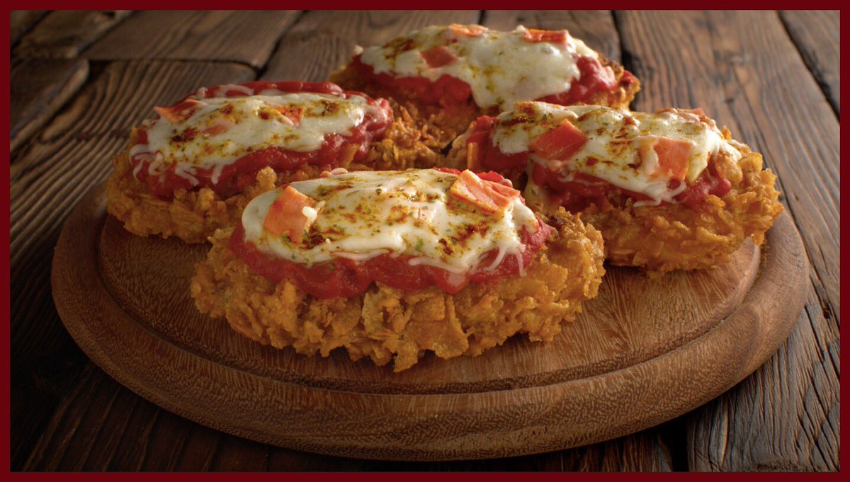 360_fx's tweet photo. Pizza 🍕 or Chizza 🍗? Make your choice discovering the new @kfcarabia TVC on our Vimeo channel 🎥 https://t.co/ziZP0TLb3g #ChizzaNotPizza https://t.co/0ZqfCfR7ux
