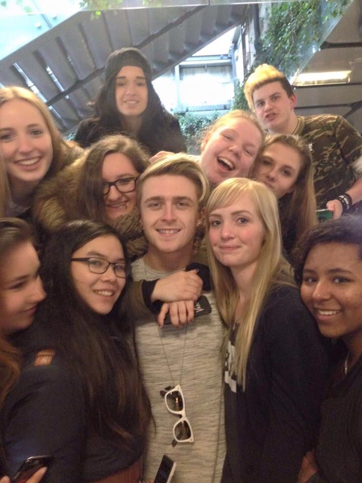 nicolawifi's tweet photo. @ChezDavisYoung #chezandI 
Remember Polish-Dutch and Booty Squad girl me? 🙈🙈😂😊❤ https://t.co/CNYEhyxST5