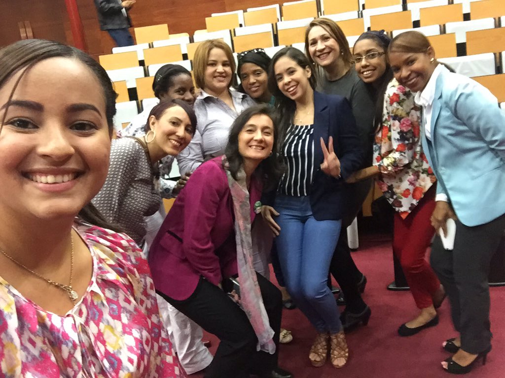 mily_088's tweet photo. Finalizando la fase presencial del master en gestión educativa.. @eoi @blancalcatalan @EvaMParra @LalyPereyra @MESCYTDO https://t.co/zQWghqwi2J