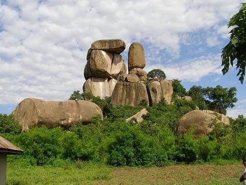 MKRTTKe's tweet photo. Kit Mikayi, hike to the top of the rock for a great view, learn cultural significance of the site. #TembeaKenya #TembeaTujengeKenya #MKRTT https://t.co/Zfha1IQ5Ne