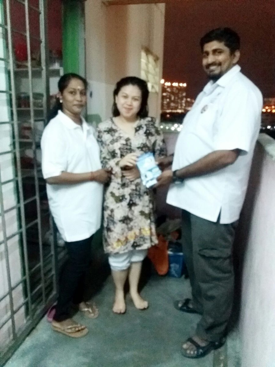 PPPSetiawangsa's tweet photo. #myPPP #P2baM #challenge365myPPP #Day81 Sumbangan Pelekat Cool Gel di PPR Sri Semarak @m_kayveas @simonsuresh1 @aliomarAR @barisanasional https://t.co/QvM5tDRaR6