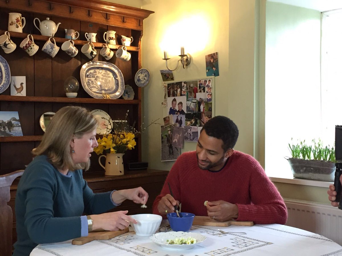 SeanFletcherTV's tweet photo. Just finished voiceover for @BBCCountryfile filming on edible flowers in North Wales. U can see the piece this Sunday. @eatmyflowers @BBCOne https://t.co/2gUZfglDjp