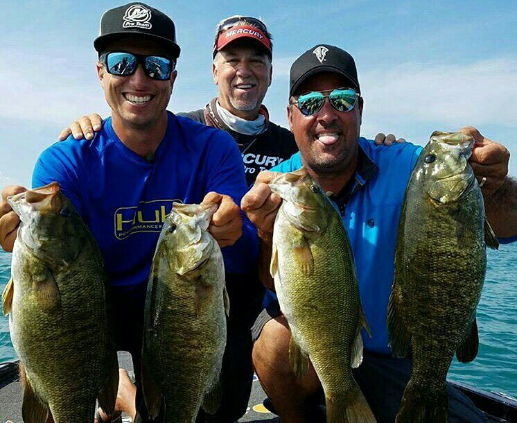lscauthority's tweet photo. 📷🐟 by: Marcels Guide Service [ https://t.co/rHqmT96mY0 ] #lakestclair #lscauthority #fishing #lakelife #smallmouthbass https://t.co/RxYdJyFJaK