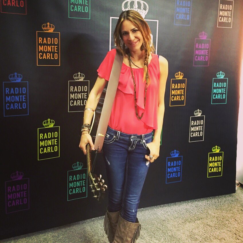 You can call me 'Queen Kris' today 👑 <a href="/MissMeJeans/">Miss Me</a> #urbanwesternstore #missmejeans <a href="/gibsonitalia/">Gibson Italy</a> <a href="/rmc_official/">Radio Monte Carlo</a> #krisreichert