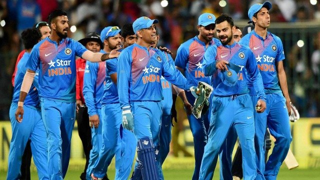 SakshiNews's tweet photo. #teamindia #bcci #retainerfee #annualcontracts
టీమిండియా క్రికెటర్ల ఫీజులు రెట్టింపు!
https://t.co/F6OOVPShrE https://t.co/UwyCoKU16X