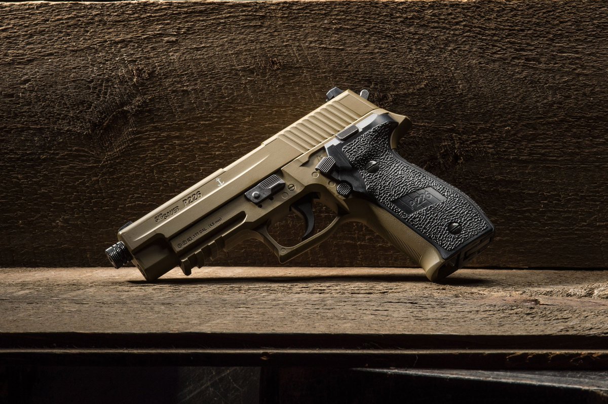P226 Air Pistol, modeled after the MK25 Desert #sigsauerasp #airpistols #plinking #practice #training Available at: sigsauer.com/airguns