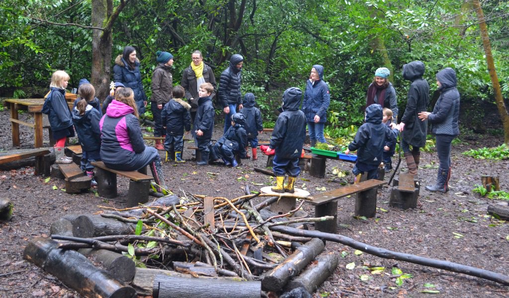 ParagonBath's tweet photo. Reception & their Mummies had great fun collecting sticks & moss in our woodlands in preparation for building clay nests #MummyMorning https://t.co/lr7FeOtCbM