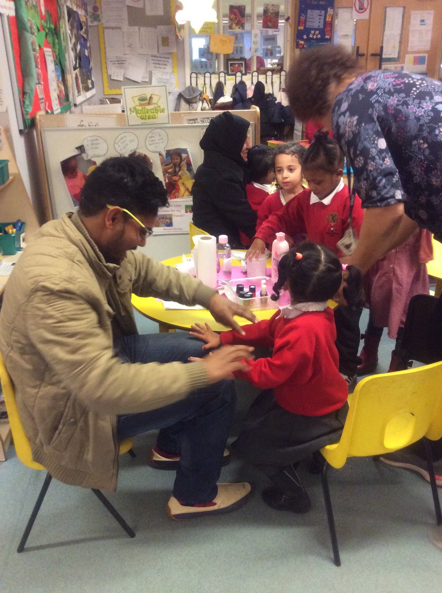 MrsAC_FS's tweet photo. #StayandPlay pampering by dad @BirchfieldsPS  @MrsDay_FS https://t.co/MhEC5Nww8A