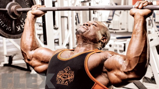 FLEX_Magazine's tweet photo. A 4-week plan for bigger, broader, stronger shoulders: https://t.co/B8NBRxuoCn https://t.co/2f98zvG733